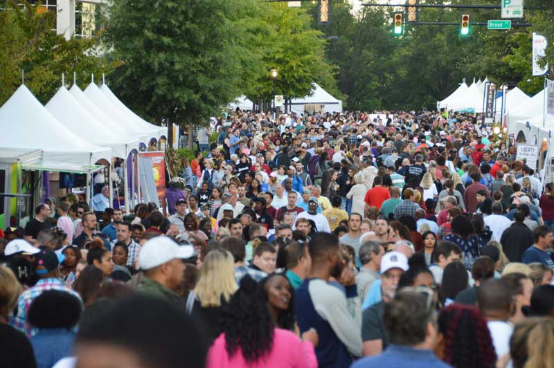 This past weekend was the annual Fall for Greenville.  Lots of people, lots of food, lots of people, lots of fun...