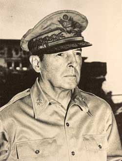 Douglas MacArthur 1945