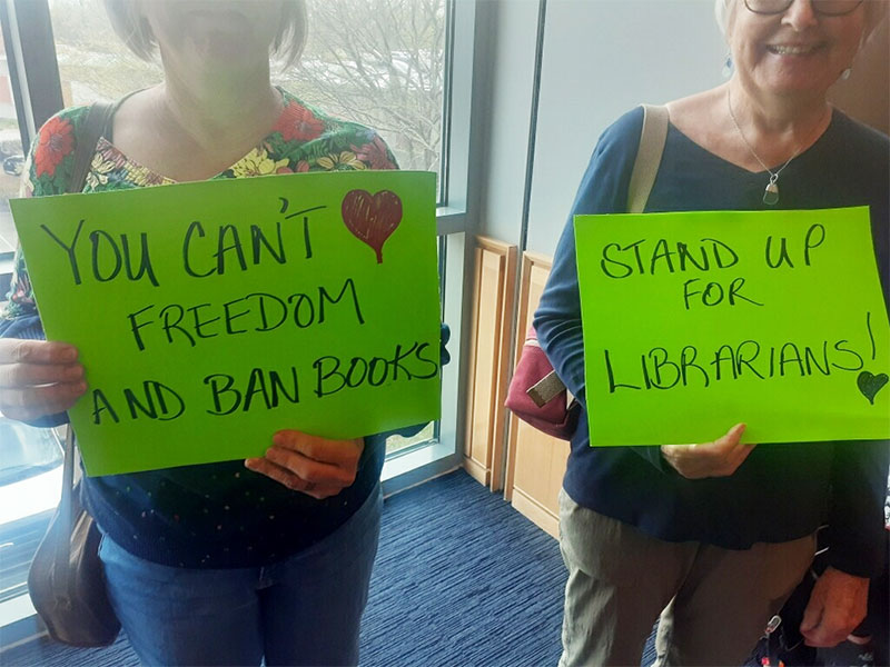 Stand for Libraries