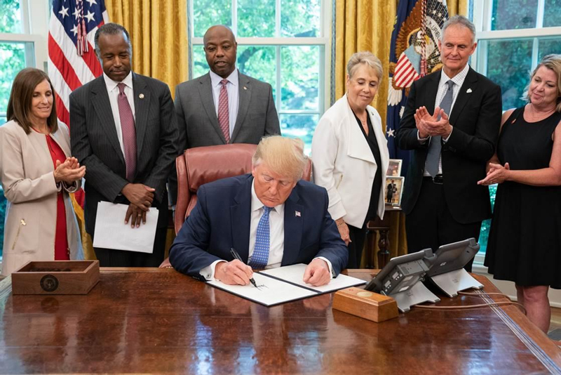 Tim Scot at White House Signing