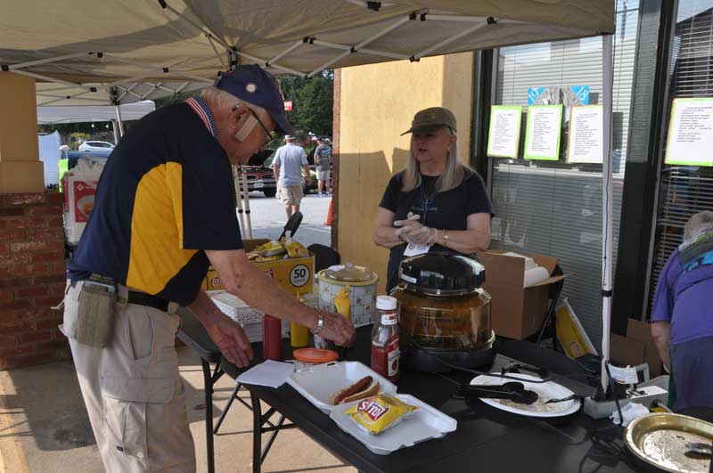 Plenty of good available from Bra4wurst to Hot Dogs to Ice Cream.