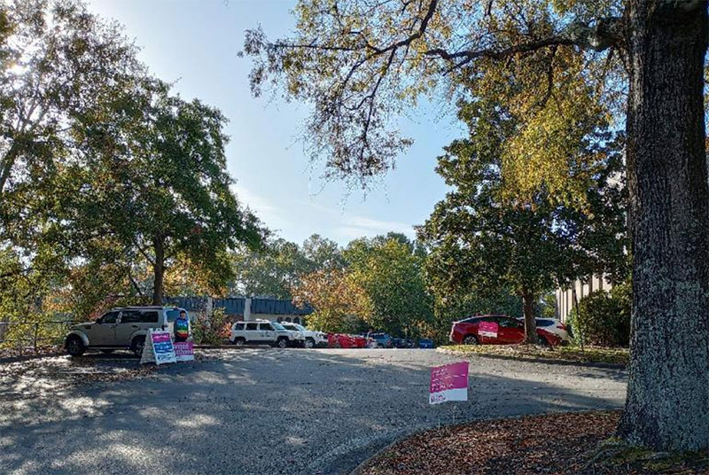 Packed parking lot at Planned Parenthood Friday, November 4, 2022.